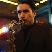 Ofrezco clases de saxofón y piano funcional