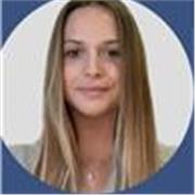Me llamo Marina y soy maestra de infantil, inglés y Pedagoga. He trabajado en el extranjero mucho tiempo, lo que me dio la oportunidad de perfeccionar mi inglés y obtener el C1