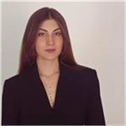 Me considero una persona muy paciente y creativa, me encanta ayudar, y en el caso de los niños especialmente.