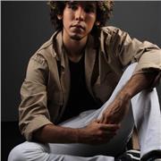 Deportista colombiano, con estudios en ingeniería y conocimiento en la enseñanza a jóvenes y niños