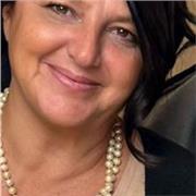 Laureata in lingue impartisce lezioni di inglese per studenti elementari e medie