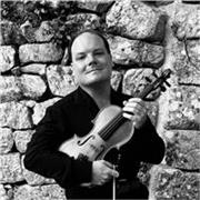 Ti affascina la musica e il suono del violino? Sei alle prime armi e ti piacerebbe imparare a suonarlo? Posso accompagnarti passo