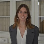 Offro lezioni di inglese a tutti i livelli, sono una studentessa universitaria bilingue