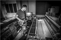 Paride Lanciani impartisce lezioni private di chitarra forlk-rock