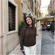 Profesora de Lengua Castellana y Literatura para todas las edades y niveles. 
