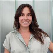 Pedagoga y cantante especializada en intervención social, arte comunitario y mediación artística. 