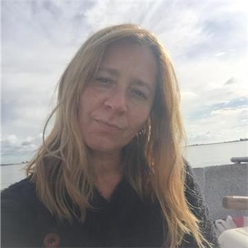 Profesora de educación primaria con el 90% de la carrera