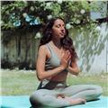 Lezioni di vinyasa yoga con insegnante certificata