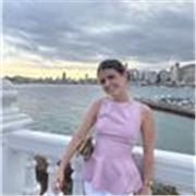 Soy una estudiante universitaria que tiene bastante experiencia en el ámbito de profesora particular y el trato con niños.