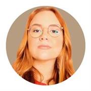 Me defino como uma professora que é apaixonada pelo ensino da língua portuguesa. Gosto de estar sempre aprendendo mais e transmitindo meu conhecimento para outras pessoas. Sendo assim, desejo passar meu conhecimento para os estudantes a mim confiados