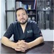 Psicologo imparte clases a fines a dicha carrera