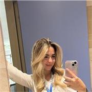 Profesora que imparte clases de cualquier asignatura de primaria o eso