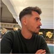 Estudiante en 3er año  de odontología, de padre español y madre francesa, completamente bilingüe 