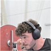 Entrenador personal que ayuda a sacar la mejor versión de cada persona, con entrenos adaptados a su nivel y edad