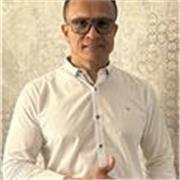 Profesor de Administración de Empresas, logística y estadística aplicada e a la investigación de mercados