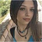 Studentessa che ha completato le superiori, livello di inglese ascolto c1 parlato b1