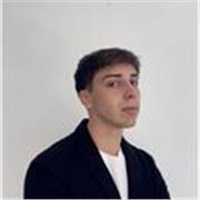 Laureato impartisce lezioni a studenti di ogni ordine e grado.