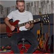 Maestro di chitarra propone lezioni di chitarra moderna