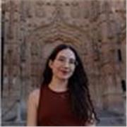 Profesora de asignaturas relacionadas con las letras e idiomas para primaria, ESO, Bachillerato y universidad.