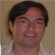 Profesor de Psicología dicta clases a alumnos de todas las edades