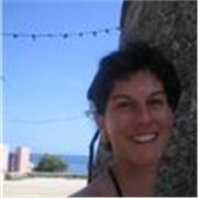 Professoressa di Inglese e Spagnolo offre lezioni di grammatica, letteratura e conversazione. Si offrono anche lezioni di Italiano per stranieri