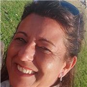 Sei alla ricerca di una persona affidabile per aiutare tuo figlio/figlia per i compiti e renderlo/a autonomo/a?