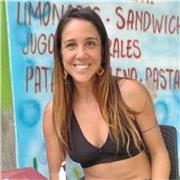 Profesora imparte clases de español para extranjeros