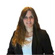 Ragazza di 25 anni, laureata in economia aziendale e in possesso di un master universitario in Corporate Finance and Banking