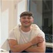 Sono Giuseppe, laureato in Scienze Politiche, offro supporto per la scuola primaria con metodo ed energia.