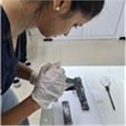 Profesor de quimica basica busca alumnos que quieran comprender la materia