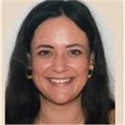 Profesora de sociales imparte clases a niño/as de primaria de sociales