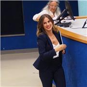 Laureata in biologia impartisce lezioni di materie scientifiche per studenti delle medie e delle superiori