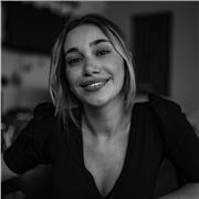 Offro lezioni private di inglese. Ho 21 anni Frequento il secondo anno di medicina e sono diplomata al liceo linguistico, dove ho studiato inglese, francese e spagnolo