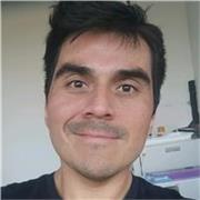 Profesor de ciencias naturales (biología y química) a estudiantes de secundaria