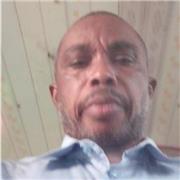 Informaticien de formation et exerçant dans le domaine de la cosmétique comme fabriquant.specialisé dans l'encadrement des élèves