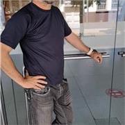 Dicto clases de guitarra (clásica y popular), bajo, teoría, composición y armonía. Todos los niveles