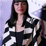 Studentessa universitaria con certificazione Cambridge B2 impartisce lezioni