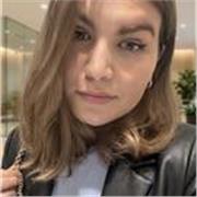 Profesora nativa de italiano apasionada y dinámica, lista para transmitir el amor por la lengua y la cultura italiana.
