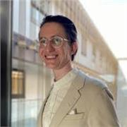 Nachhilfelehrer für die allgemeine Berufsschule sowie Informatik und Wirtschaftsthemen.