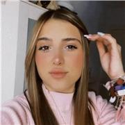 Soy estudiante de bachillerato, risueña y trabajadora, me encantan los niños. Doy clases de la ESO hacia abajo.