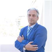 licenciado, master en dirección de empresa y certificado europeo de Control de gestión