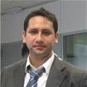 Profesor imparte clases a todas las edades