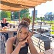 I am an experienced student English tutor