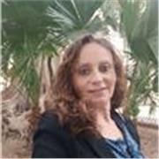 Soy profesora titulada en Lengua castellana y Literatura 