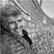 Graphic Designer con più di 35 anni di esperienza Corporate, Advertising, Packaging, Editing, Allestimenti