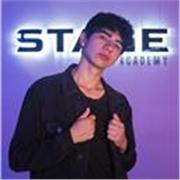 Profesor de danza con experiencia en danza contemporánea y street dance en nivel básico e intermedio, kpop en todos los niveles