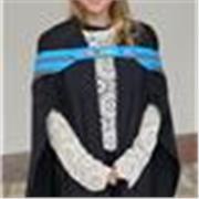 Experienced English-speaking teacher helping students achieve their full potential. 