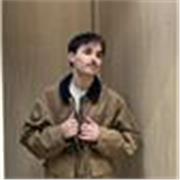 Me definiría como una persona proactiva y con muchas ganas de poder enseñar a los demás. 