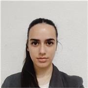 Profesora de inglés apta para todos los niveles, especialmente los más pequeños.