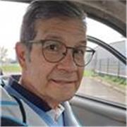Apprenez l'espagnol auprès d'un professeur natif passionné et expérimenté, qui vous guidera à travers la beauté et la richesse de la langue espagnole!